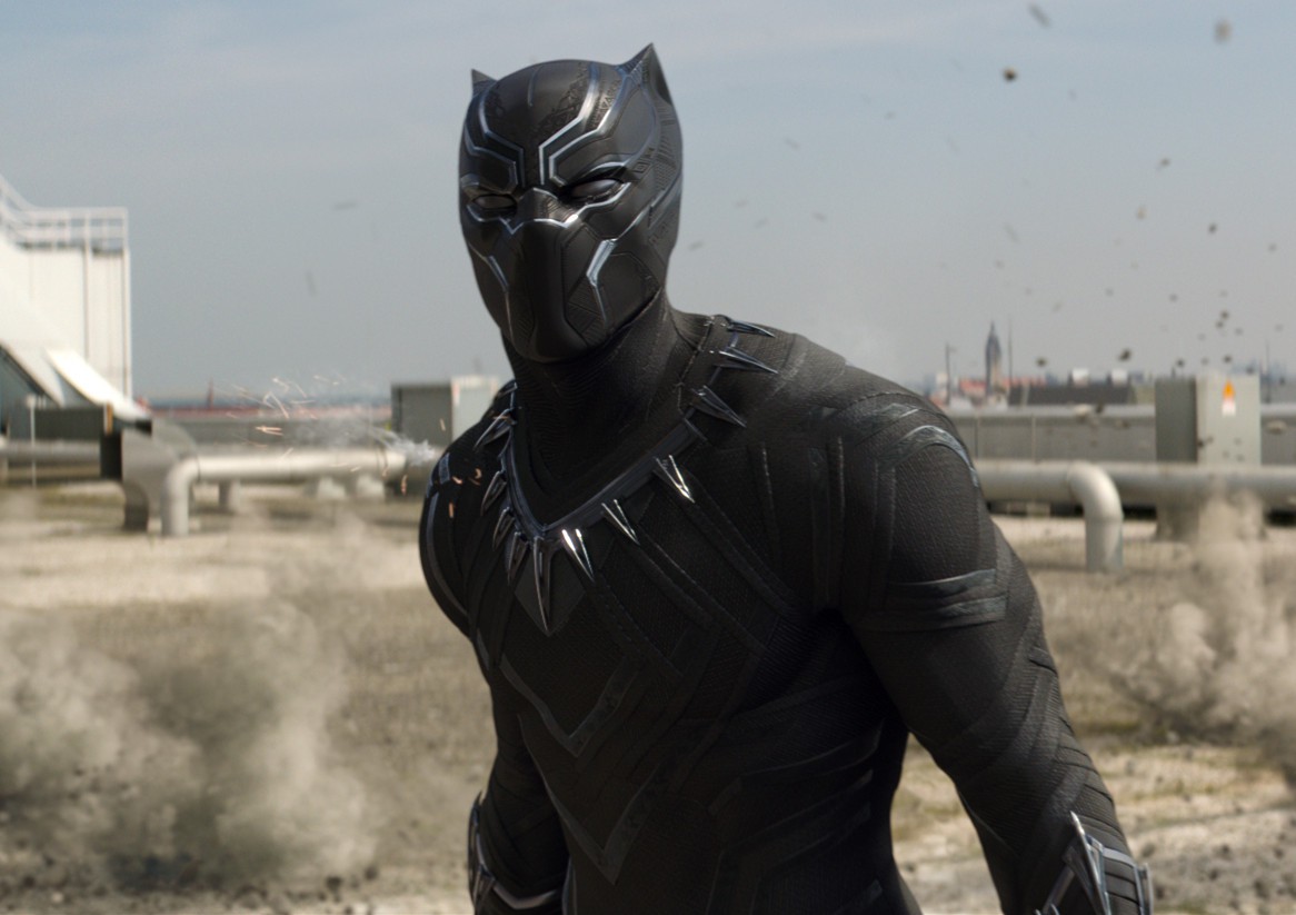 黑豹新海报曝光国王新战衣面具吓人爪子锋利